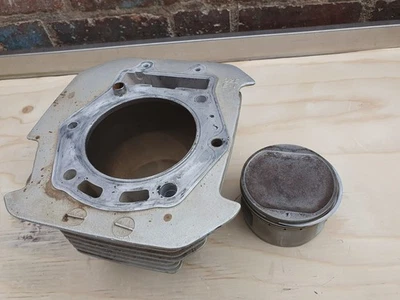 Suzuki DR650 P409 Engine 1996 On Cylinder + Piston - Image 1 of 4