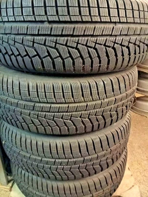 Hankook 235 65 R17 Zoll 108V Winterreifen Demontage Lagerware neuwertig Winter - Bild 1 von 3