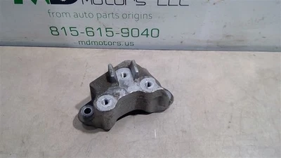 2018-2021 CHEVROLET EQUINOX ЛЕВАЯ КОРОБКА ПЕРЕДАЧ КРЕПЛЕНИЕ ПОДДЕРЖКИ КРОНШТЕЙН 84279543 - Изображение 1 из 4