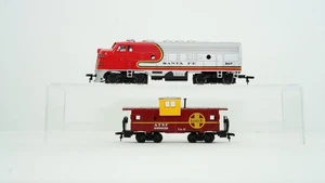 Bachmann HO Scale Santa Fe ATSF EMD F9 Diesel Loco & Caboose Combo NEW W18-4 - Picture 1 of 20