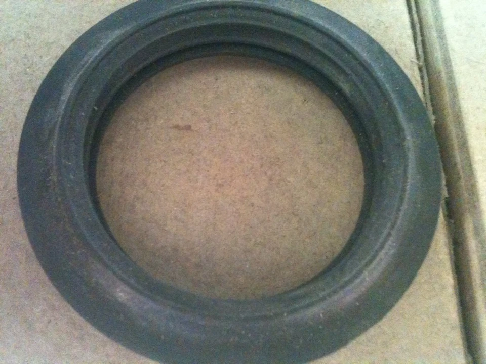 SAAB 96 Sport Montecarlo 850 1964 1965 1966 3 Carb Air Filter Base Rubber N.O.S - Imagem 1 de 1