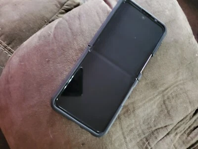 Brand new samsung galaxy z flip3 5g phone — 第 1/4 张图片
