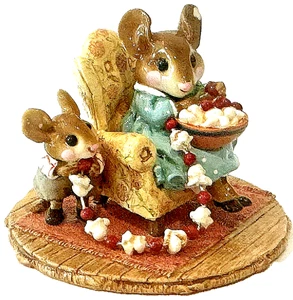 Wee Forest Folk M-333 A Sneaky Treat (RETIRED) With WFF Box - Imagen 1 de 5