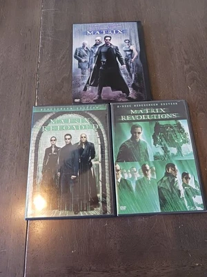 3 Matrix DVDs The Matrix, Reloaded, & Revolutions Foto 1 de 4