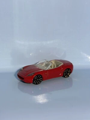 NUEVO Hot Wheels Faster Than Ever '11 Ferrari California 5/10 rojo diecast 145/244 Foto 1 de 4