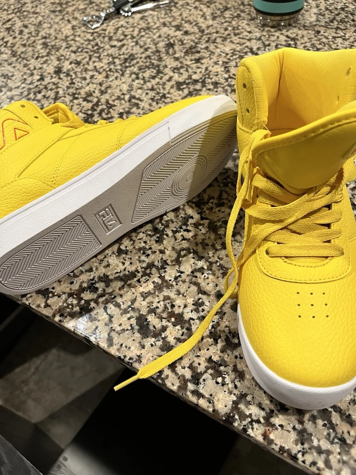 Zapatillas altas Fila en amarillo vibrante zapatos para mujer talla 8 nuevas sin caja Foto 1 de 4