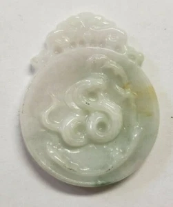 Asiatischer Anhänger aus geschnitzter grüner Jade, neu mit Infokarte, 12,4 g - Bild 1 von 7