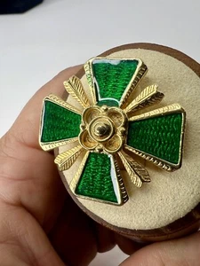 Spilla con croce di Malta tono oro, smalto verde - Foto 1 di 6