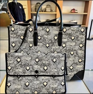¡El último! Bolso de mano para mujer Mcm vintage con monograma Jacquard de lona y cuero $1100 + impuestos - Imagen 1 de 6