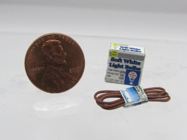 Caja de bombillas y cable de extensión réplica miniatura para casa de muñecas HR57194 Foto 1 de 1