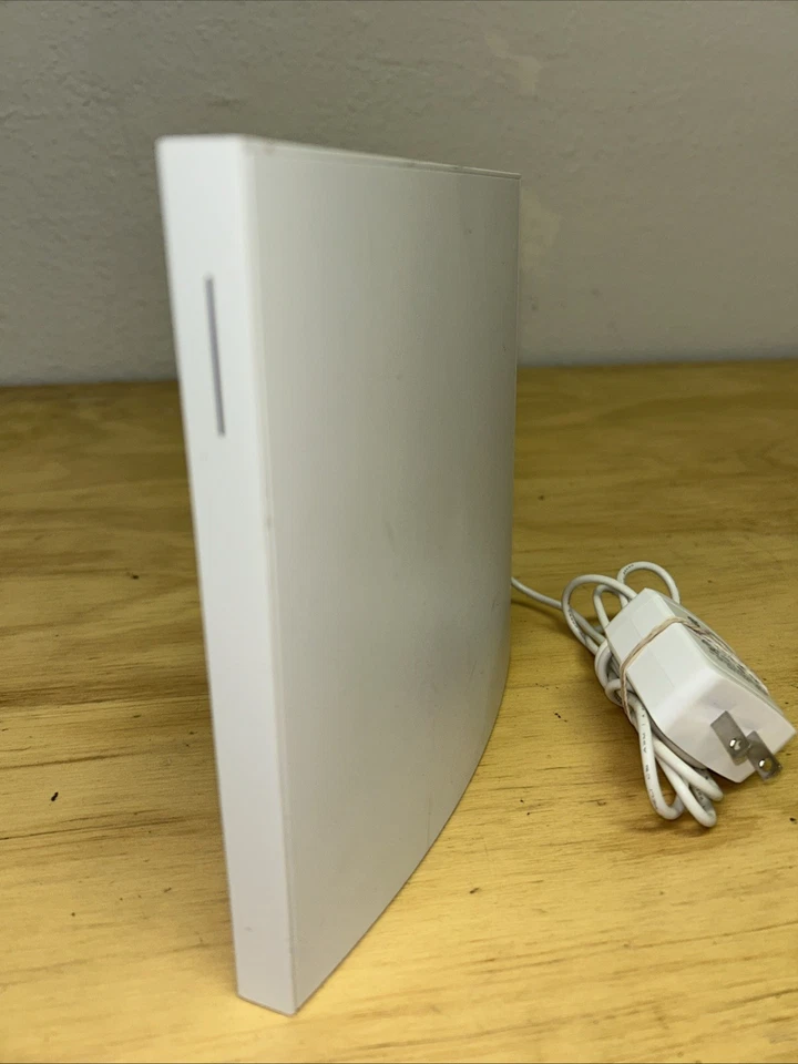 Hub Wink 2 WNKHUB-2US Smart Home Z-Wave Hub con fuente de alimentación Foto 1 de 4