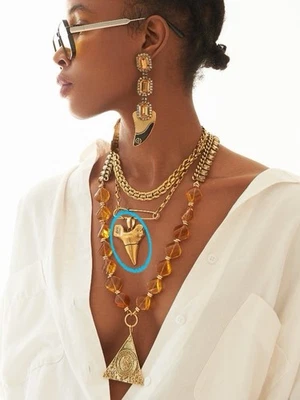 Colgante diente de tiburón Dylanlex solamente Foto 1 de 3