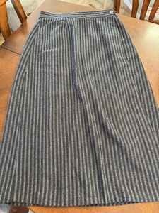 Vintage 70er Co-Ed schicker WOLLE marineblau grau Nadelstreifen Wickel ROCK THACKERY USA 30" Taille - Bild 1 von 15