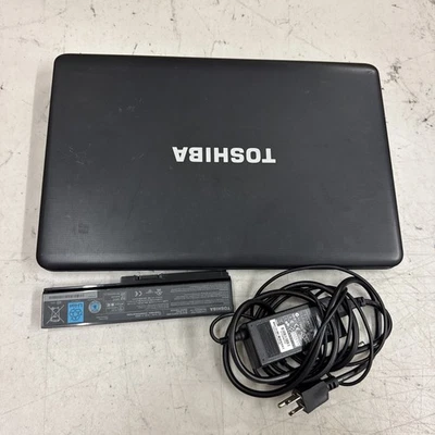 TOSHIBA SATTELITE C675 S7104 LAPTOP FOR PARTS ONLY chords and battery included - Image 1 of 4