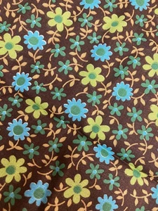 Margaritas vintage de algodón floral verde azulado blanco en marrón W44xL2 yardas HERMOSAS - Imagen 1 de 2