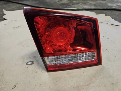 Luz trasera interior LED lado conductor izquierdo Dodge Journey 2011-2020 OEM T8208 DW Foto 1 de 4