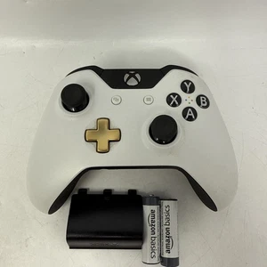 Microsoft Xbox One Wireless Controller Model 1697 - Lunar White Tested Working - Picture 1 of 7