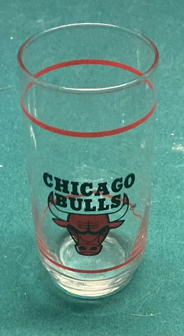 Vintage Chicago Bulls NBA 12oz Drinking Glass Excellent Condition! Display Piece Cover
