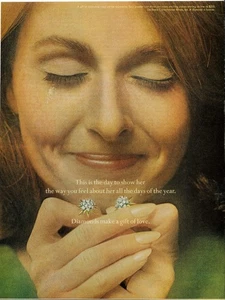 1970 DE BEERS Diamond Engagement Ring Love Vintage Magazine Print Advertising - Picture 1 of 1