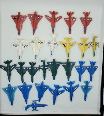 De colección USAF Fuerza Aérea Militar Juguete Aviones Jet 26 Figuras de Plástico 5 Colores Lote C Foto 1 de 4