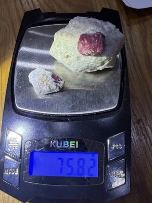 ✨ Rubin in Matrix – 75,82 g – Naturstein mit UV-Fluoreszenz – Sammlerstück - Bild 1 von 4