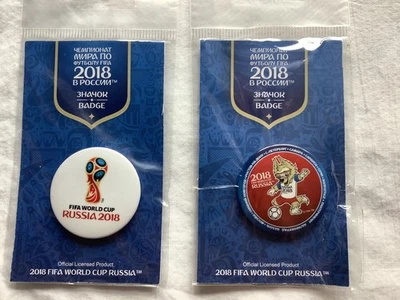 Auténticos prendedores redondos con logotipo blanco mascota mascota de la FIFA Rusia 2018 nuevos en paquete Foto 1 de 2