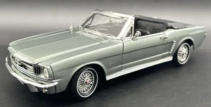 MotorMax 1964 1/2 Ford Mustang 1:18 Scale Die Cast Car Model Silver Convertible - Picture 1 of 19
