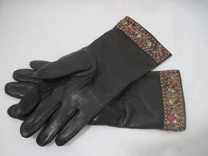 Guantes de cuero negro para mujer talla L/XL adornados con cuentas y puños metálicos bordados - Imagen 1 de 19