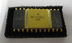 Motorola MOS Gold P-Channel N-Channel 4-Bit 3-State Output Doble Pestillo MC14508AL - Imagen 1 de 2