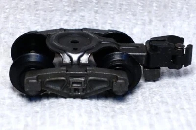 American Flyer S-gauge car wheel truck, 1/8" hole, style 1, knuckle coupler - Image 1 of 4