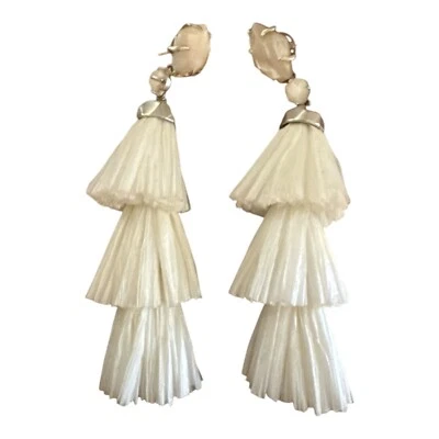 Pendientes Kendra Scott Denise llamativos plata blanco borlas de rafia piedras sin trapar Foto 1 de 4