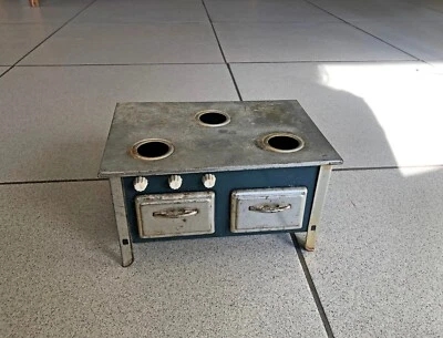 Ancienne cuisinière en tôle pour poupée, jouet ancien - Photo 1/3