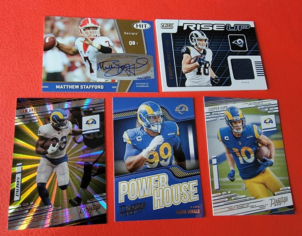Tarjeta autógrafa de novato Matthew Stafford Cooper Kupp camiseta usada Aaron Donald Rams Foto 1 de 4