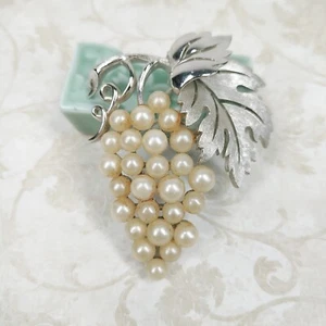 Crown Trifari Pin Brooch Silver Tone Leaves Faux Pearl Grapes Vintage Jewelry - Picture 1 of 5