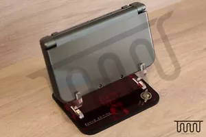 Acryl Display Ständer für NEW Nintendo 3DS XL Samus Edition Metroid - Bild 1 von 3