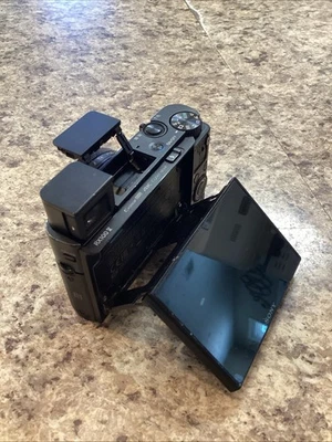 Sony Cyber-shot DSC-RX100 V M5 20.1MP 4K Digital Camera Exmor R5 !!READ!! - Image 1 of 4