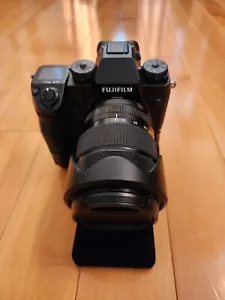 Fujifilm X-H1 - con lente XF 18-135 mm F3,5-5,6 y kit de agarre de batería Fuji - Imagen 1 de 5