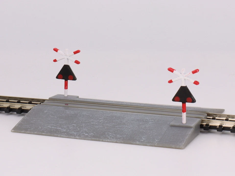 DeAgostini 009 - Level Crossing Unrestricted with Two St. Andrew's Crosses - N Gauge - Image 1 of 1