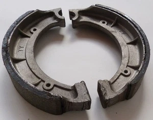 Zapatas de Freno para Hyosung GV / Suzuki Dr, Gn , Talla , GS, GSX, Gt, Ls, Lt - Imagen 1 de 2