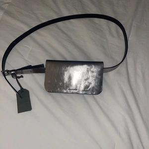 Bolso AllSaints Beckie Cinturón Peltre Cuero Níquel Opaco Nuevo con Etiquetas $139 - Imagen 1 de 13