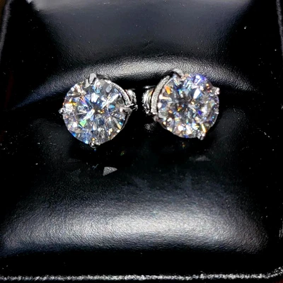 Tachuelas solitarias de diamantes blancos de oro de 18 quilates de más de 2 quilates - gran brillo y brillo VIDEO Foto 1 de 4