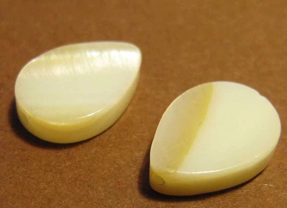 Perlmutt - Tropfenform. Perlen.  12x8mm. Strang ca. 32 Stück - Bild 1 von 1