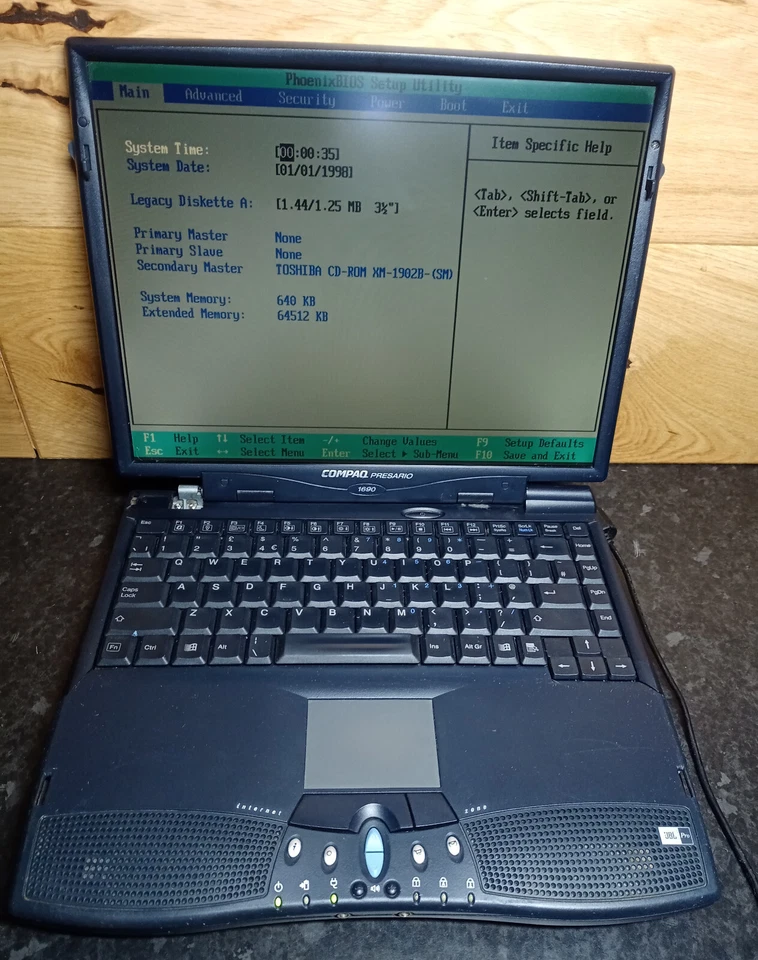 Compaq Presario 1690 Laptop - NO HDD - FOR PARTS - Image 1 of 4