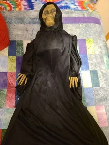 [PRE-OWNED] SKELETON GHOUL - HALLOWEEN YARD DECORATION - TREE ORNAMENT WITH HOOK - Picture 1 of 5