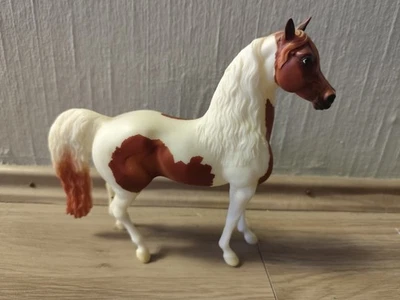 Breyer Pferd Modellpferd Traditional Chili Pinto - Bild 1 von 4