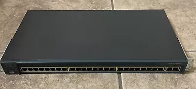 Conmutador Ethernet de red de 24 puertos Cisco Catalyst serie 2950 (WS-C2950T-24) Foto 1 de 4