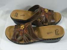 clarks narrow sandals