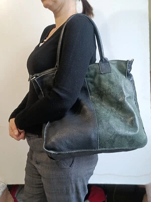 Real Leather handbag Manfield womens  Toto black and green medium snake engraved - Photo 1/4