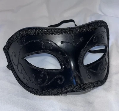 Mascarada estilo veneciano medio rostro máscara negra con brillo Foto 1 de 4