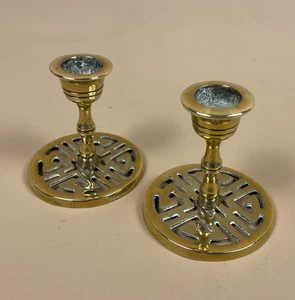Antiguo par de candelabros orientales a juego de metal dorado latón - Imagen 1 de 7
